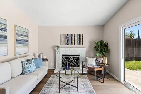 Living - 875 Joranollo Dr, Tracy, CA 95376 photo 4 of 5