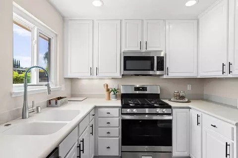 Kitchen - 875 Joranollo Dr, Tracy, CA 95376 photo 2 of 3