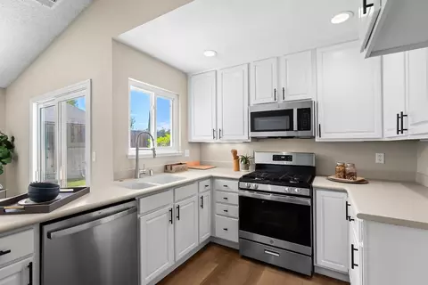 Kitchen - 875 Joranollo Dr, Tracy, CA 95376 photo 1 of 3