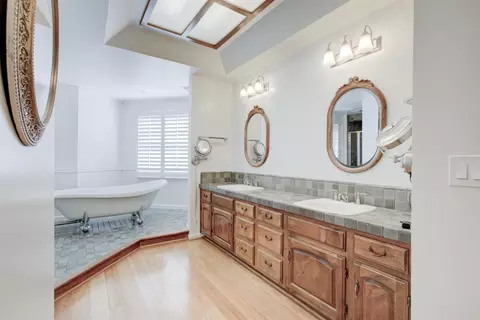 Bath - 2500 Barola Ln, Modesto, CA 95356 photo 7 of 10