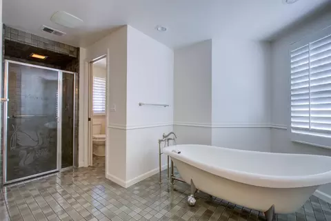 Bath - 2500 Barola Ln, Modesto, CA 95356 photo 9 of 10