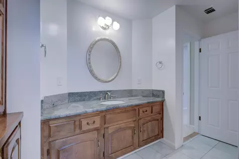 Bath - 2500 Barola Ln, Modesto, CA 95356 photo 6 of 10
