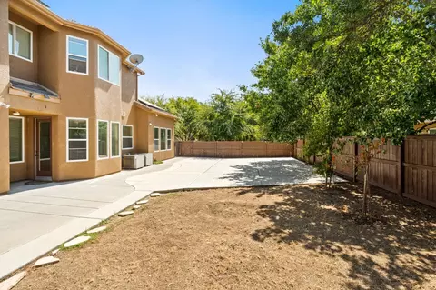 Exterior - 2454 Kaweah Ave, Clovis, CA 93619 photo 6 of 11