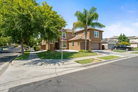 Exterior - 2454 Kaweah Ave, Clovis, CA 93619 photo 2 of 11
