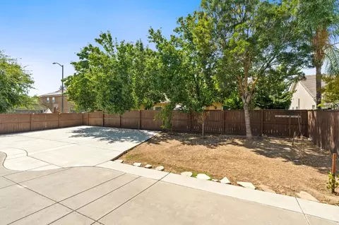Exterior - 2454 Kaweah Ave, Clovis, CA 93619 photo 5 of 11