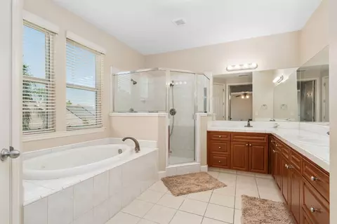 Bath - 2454 Kaweah Ave, Clovis, CA 93619 photo 3 of 6