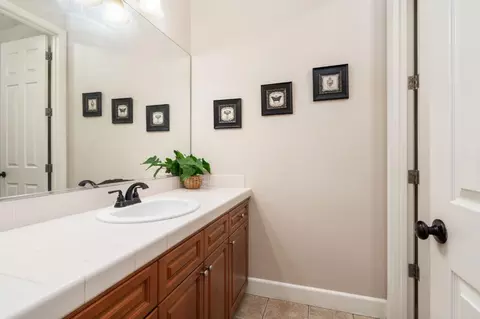 Bath - 2454 Kaweah Ave, Clovis, CA 93619 photo 1 of 6