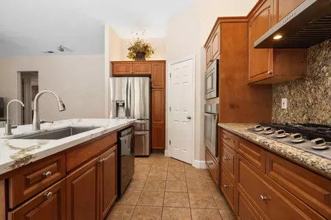 Kitchen - 2454 Kaweah Ave, Clovis, CA 93619 photo 6 of 6