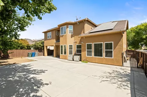 Exterior - 2454 Kaweah Ave, Clovis, CA 93619 photo 10 of 11