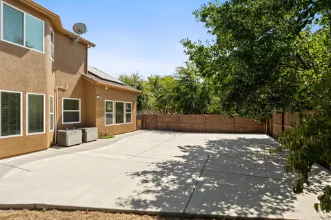 Exterior - 2454 Kaweah Ave, Clovis, CA 93619 photo 8 of 11