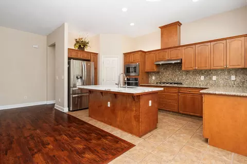 Kitchen - 2454 Kaweah Ave, Clovis, CA 93619 photo 2 of 6