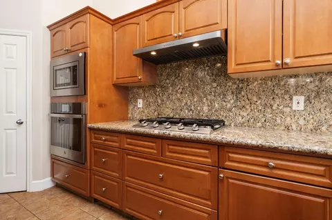 Kitchen - 2454 Kaweah Ave, Clovis, CA 93619 photo 4 of 6