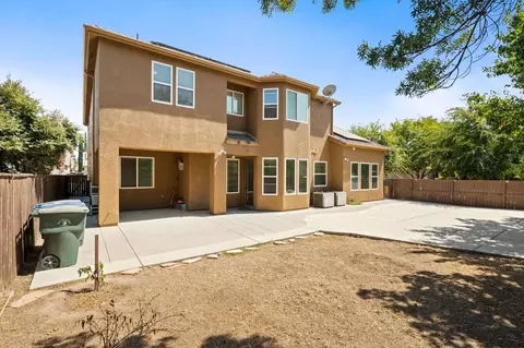 Exterior - 2454 Kaweah Ave, Clovis, CA 93619 photo 7 of 11