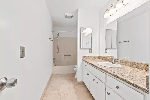 Bath - 1890 Ashland Dr, Tracy, CA 95376 photo 2 of 3