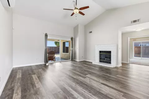 Living - 1890 Ashland Dr, Tracy, CA 95376 photo 3 of 4