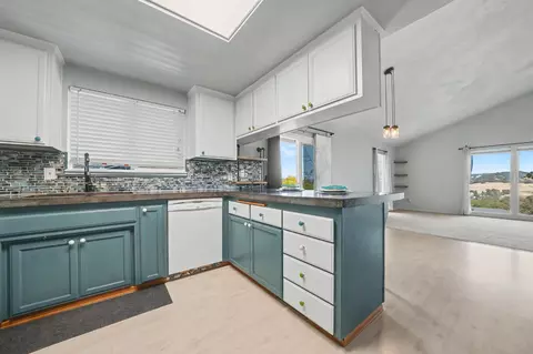 Kitchen - 135 Mark Ln, Sutter Creek, CA 95685 photo 5 of 5