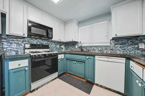Kitchen - 135 Mark Ln, Sutter Creek, CA 95685 photo 3 of 5
