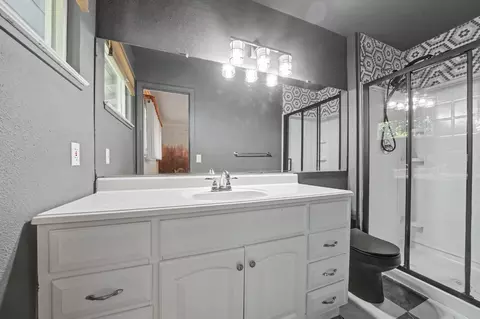 Bath - 135 Mark Ln, Sutter Creek, CA 95685 photo 2 of 3