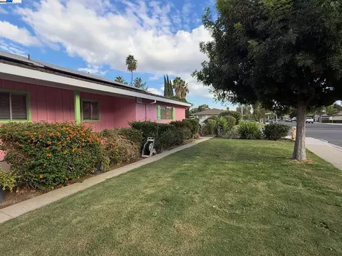 Exterior - 701 N 3rd St, Patterson, CA 95363 photo 3 of 5