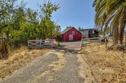 Exterior - 5065 Messing Rd, Burson, CA 95225 photo 2 of 10
