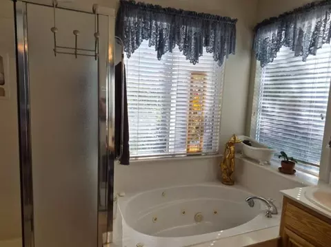 Bath - 4113 Keepsake Dr, Modesto, CA 95356 photo 2 of 4