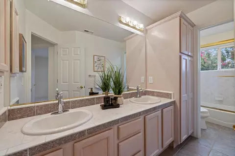 Bath - 619 Mockingbird Pl, Davis, CA 95616 photo 5 of 5