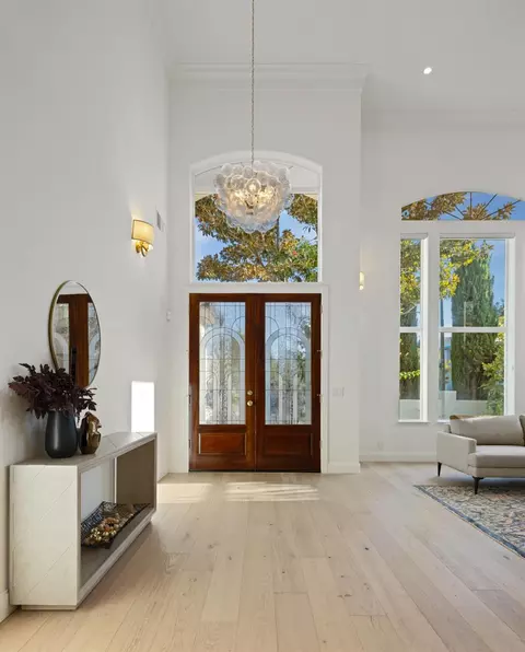 Entry Way - 619 Mockingbird Pl, Davis, CA 95616 photo 1 of 5