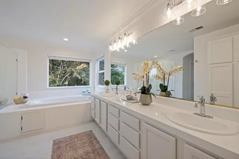 Bath - 619 Mockingbird Pl, Davis, CA 95616 photo 3 of 5