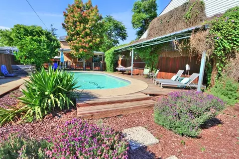 3056 6th Ave, Sacramento, CA 95817