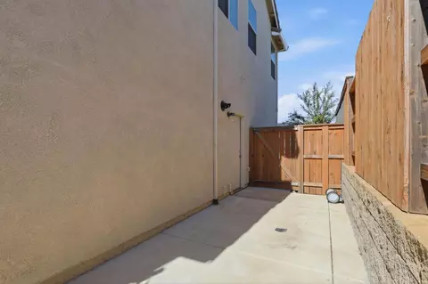 Exterior - 821 Stage Stop Loop, Rocklin, CA 95765 photo 9 of 9