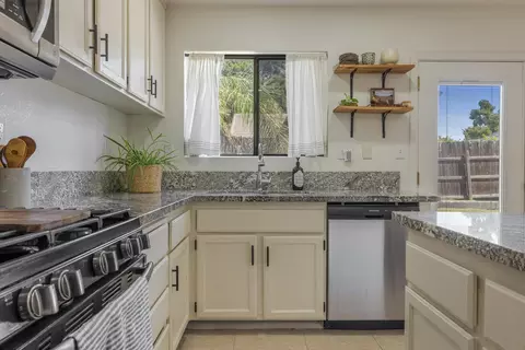 Kitchen - 4420 Dandelion Ct, Salida, CA 95368 photo 3 of 4