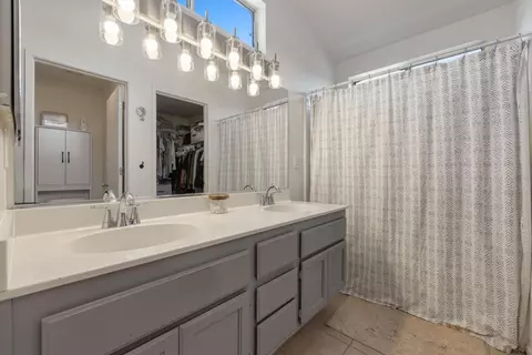 Bath - 4420 Dandelion Ct, Salida, CA 95368 photo 3 of 3