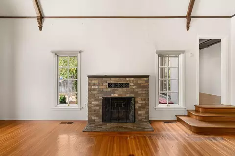 Living - 418 W Laurel St, Willows, CA 95988 photo 2 of 6