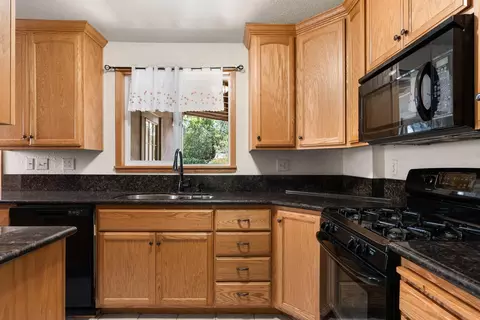 Kitchen - 418 W Laurel St, Willows, CA 95988 photo 1 of 5