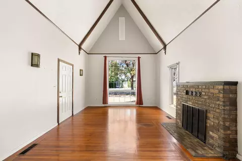 Living - 418 W Laurel St, Willows, CA 95988 photo 3 of 6