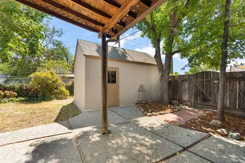 Exterior - 418 W Laurel St, Willows, CA 95988 photo 6 of 13