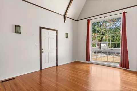 Living - 418 W Laurel St, Willows, CA 95988 photo 5 of 6