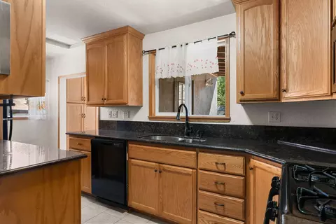 Kitchen - 418 W Laurel St, Willows, CA 95988 photo 2 of 5