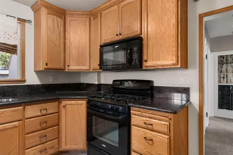 Kitchen - 418 W Laurel St, Willows, CA 95988 photo 4 of 5
