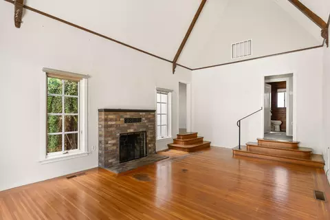 Living - 418 W Laurel St, Willows, CA 95988 photo 1 of 6