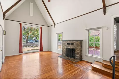 Living - 418 W Laurel St, Willows, CA 95988 photo 4 of 6