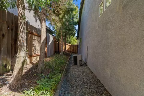 Exterior - 5730 Chaffey Ln, Carmichael, CA 95608 photo 8 of 13