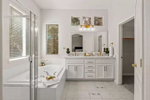 Bath - 5730 Chaffey Ln, Carmichael, CA 95608 photo 1 of 8