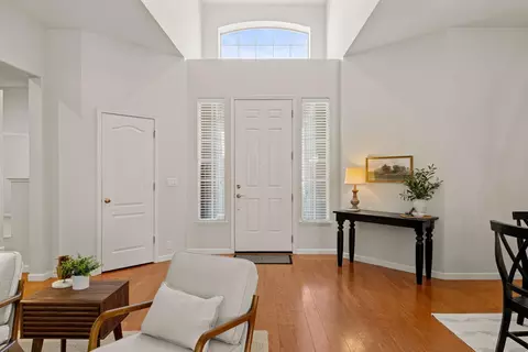 Entry Way - 5730 Chaffey Ln, Carmichael, CA 95608 photo 2 of 6