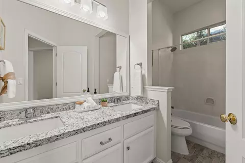 Bath - 5730 Chaffey Ln, Carmichael, CA 95608 photo 6 of 8