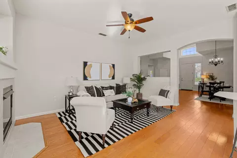 Living - 5730 Chaffey Ln, Carmichael, CA 95608 photo 5 of 6