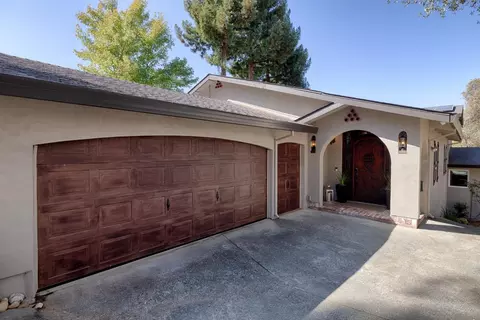 23440 Shadow Dr, Auburn, CA 95602