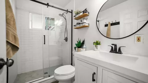 Bath - 456 Murray St, Lodi, CA 95240 photo 1 of 1
