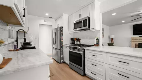 Kitchen - 456 Murray St, Lodi, CA 95240 photo 2 of 3