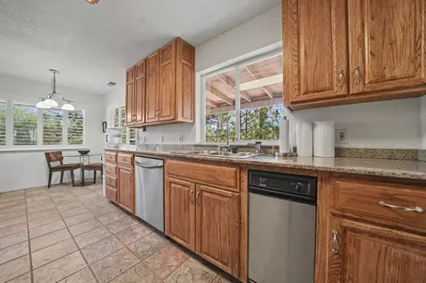 Kitchen - 15545 Sutter Creek Rd, Sutter Creek, CA 95685 photo 3 of 4